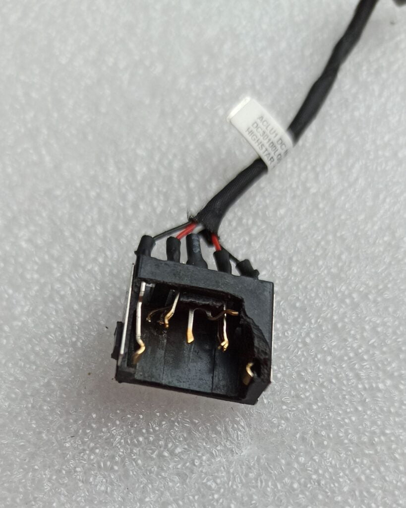 naprawa gniazda w laptopie lenovo