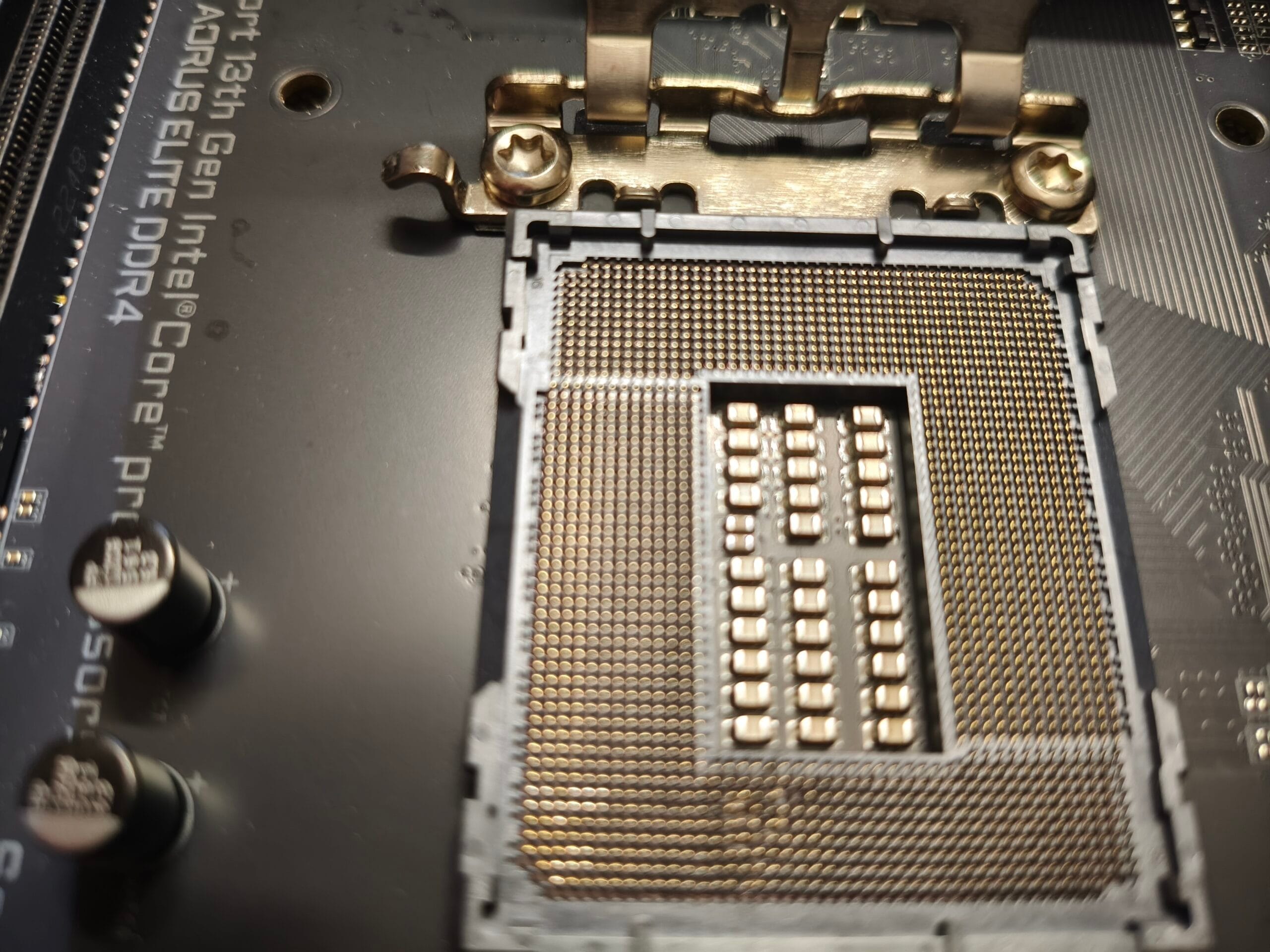 naprawa pinów w sockecie